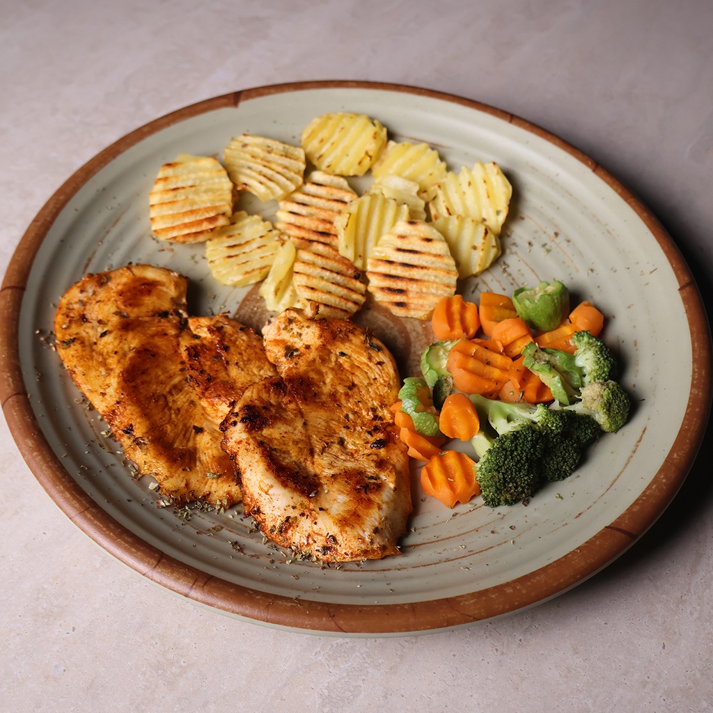 Grilled Chicken Breast / Grilled Potatoes / Sautéed Vegetables / 700g